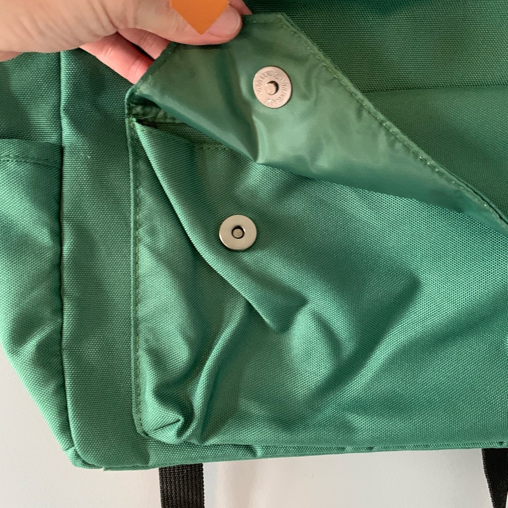 NWOT Arbonne Cute & Durable Green Backpack. Adjustable shoulder straps. Pockets. - Picture 3 of 11